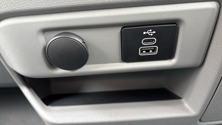 Ford Transit Custom E-320 L1 Rwd 100kW 65kWh H1 Van Limited Auto